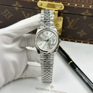 Dong-Ho-Rolex-DateJust-126200-Replica-11-Mat-Bac-Day-Deo-Jubilee-Nha-May-VS-36mm-1-768x768.jpg Rolex DateJust 126200 VS Factory 36mm with a silver dial and Jubilee strap.