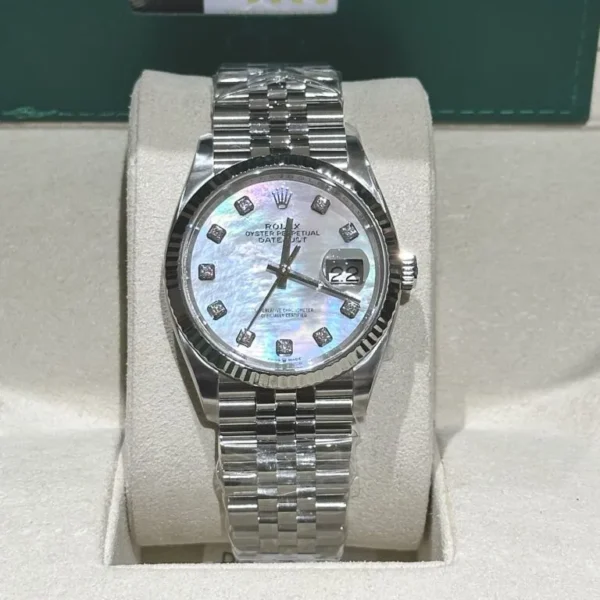 Rolex DateJust 126334 Clean Factory 41mm with a Mother Of Pearl Dial.
