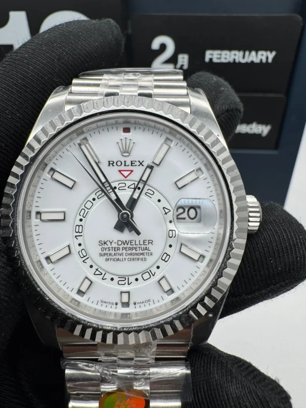 Rolex Sky-Dweller 326934 White Dial Jubilee Bracelet Super Clone with a 42mm Oystersteel case, fluted Ring Command bezel, and automatic movement.