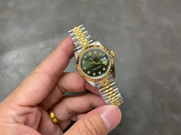 WhatsApp-Image-2025-05-27-at-17.38.50_7ff5caa6 Rolex DateJust 31 278273 Super Clone with an Olive Green Diamond Dial and Jubilee Bracelet.