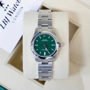 6C486175-969F-4375-9A2F-0399928E4484_1_201_a_1080x Oyster Perpetual 31mm 277200 DIWF Best Edition with a 31mm stainless steel case, smooth bezel, classic dial, Oyster bracelet, and automatic movement.