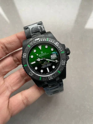 9f859207-bbbc-4e5a-85af-4a30fed4c7dd-1 Rolex Submariner DIW Parakeet Super Clone by VSF featuring a 40mm DLC-coated case, Black and Green Dial, carbon-style bezel, DLC Oyster bracelet, sapphire crystal, and VS3135 automatic movement.