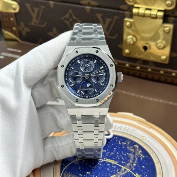 Dong-Ho-Audemars-Piguet-Che-Tac-Royal-Oak-Perpetual-Calendar-26574ST-Mat-Xanh-Duong-41mm-15-768x768-1 Audemars Piguet Royal Oak Perpetual Calendar 26574ST with a Blue Dial, Automatic Movement, and 41mm case.