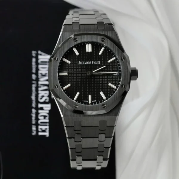 Audemars Piguet Royal Oak 15500 with a 41 mm black ceramic case from APS Factory.