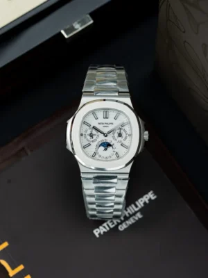 Dong-Ho-Patek-Philippe-Nautilus-5740-Rep-11-Mat-Trang-May-Co-Thuy-Sy-40mm-6-768x1023-1 Patek Philippe Nautilus 5740 with a White Dial, Automatic Movement, and 40mm case