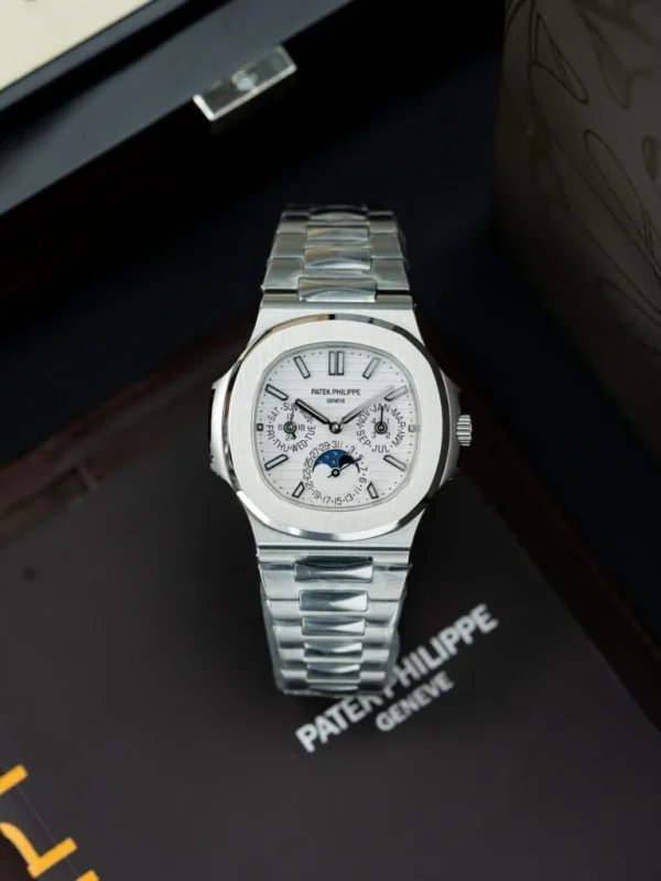 Dong-Ho-Patek-Philippe-Nautilus-5740-Rep-11-Mat-Trang-May-Co-Thuy-Sy-40mm-6-768x1023-1 Patek Philippe Nautilus 5740 with a White Dial, Automatic Movement, and 40mm case