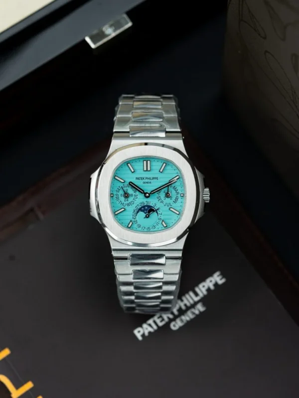 Dong-Ho-Patek-Philippe-Nautilus-5740-Replica-11-Mat-Tiffany-May-Co-Thuy-Sy-40mm-12-768x1023-1 Patek Philippe Nautilus 5740 with a Tiffany Dial, Automatic Movement, and 40mm case.
