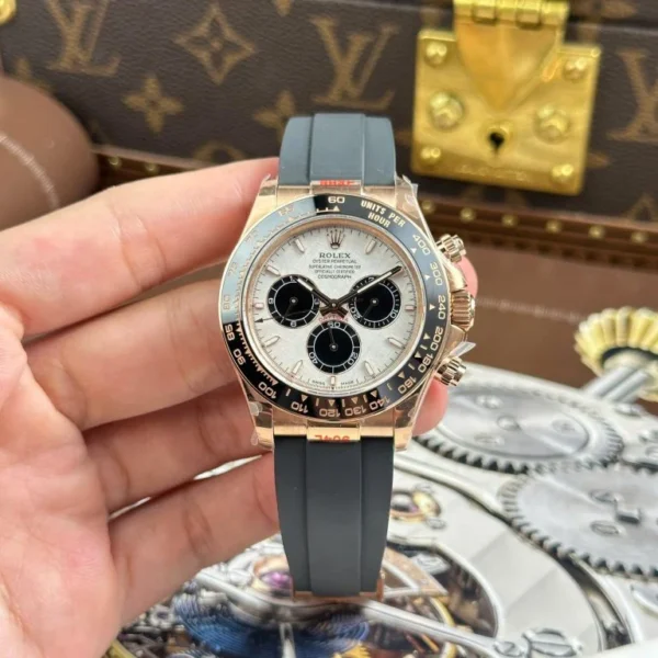 Dong-Ho-Rolex-Cosmograph-Daytona-126515-Replica-11-Mat-Thien-Thach-Trong-Luong-153-Grams-Xuong-QF-40mm-17-768x768-1 Daytona 126515 THBF 1:1 Best Edition featuring an RG/Black Dial, Oysterflex strap, fixed tachymeter bezel, weighted case, and SH4131 automatic chronograph movement.
