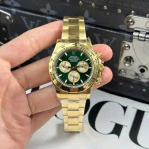 Dong-Ho-Rolex-Daytona-126508-Mat-Xanh-Green-Che-Tac-Ma-Vang-Xuong-THB-40mm-2-768x768-1 Daytona 126508 THBF 1:1 Best Edition (Weighted) featuring a 40mm weighted case, chronograph dial, Oyster bracelet, fixed tachymeter bezel, and SH4131 automatic chronograph movement.