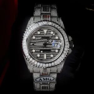 Dong-Ho-Rolex-Nam-Dinh-Da-GMT-Master-II-Nha-May-AMG-2024-40mm-2-768x768-1 Rolex GMT-Master II 40mm Custom Full CZ AMG Factory Super Clone featuring a stainless steel case, Black Dial, full CZ-set bezel, Oyster bracelet, and automatic movement.