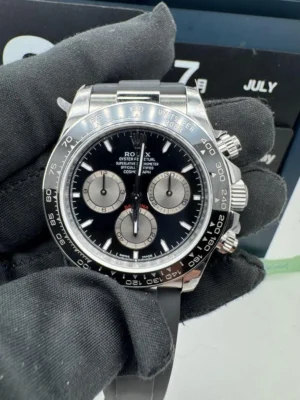 Rolex Cosmograph Daytona 126519LN Weighted Version Super Clone Rolex Cosmograph Daytona 126519LN Weighted Version Super Clone featuring a 40mm case, Black Dial, black Cerachrom tachymeter bezel, Oysterflex bracelet, and Clone Rolex 4131 automatic chronograph movement.
