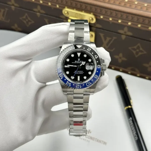Rolex GMT-Master II 126710BLNR Batgirl VSF Super Clone with a 40mm 904L Oystersteel case, black dial, blue and black Cerachrom bezel, Oyster bracelet, and VS3285 automatic movement.