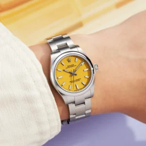 W01304_RLX_05_df256c8e47 Oyster Perpetual 31mm 277200 DIWF Best Edition featuring a 31mm stainless steel case, smooth bezel, Oyster bracelet, sapphire crystal, and classic Oyster Perpetual design.