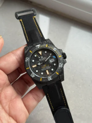 WhatsApp-Image-2025-09-17-at-21.22.52-scaled-1 Rolex Submariner DIW Carbon Super Clone featuring a forged carbon case, Black & Yellow Dial, black ceramic bezel, black nylon strap, sapphire crystal, and VS3135 automatic movement.