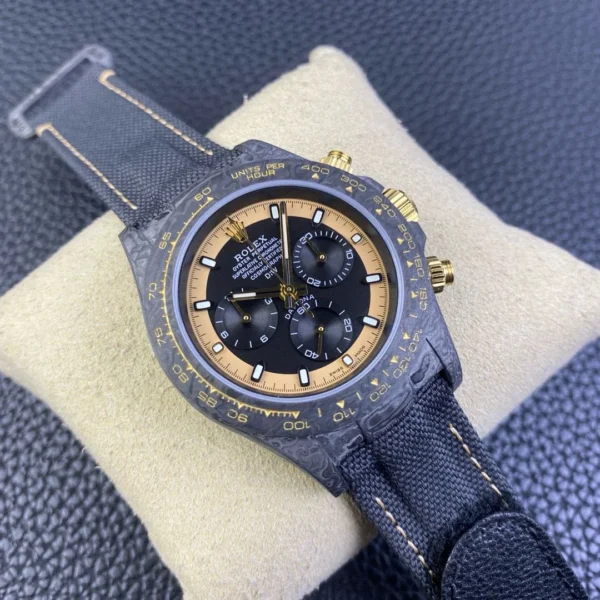 WhatsApp-Image-2025-10-12-at-23.37.50_6732d0d4 Daytona DIW Carbon N6F 1:1 Best Edition featuring a Blue Dial, carbon case, fixed carbon tachymeter bezel, black nylon strap, and DD4801 automatic chronograph movement.