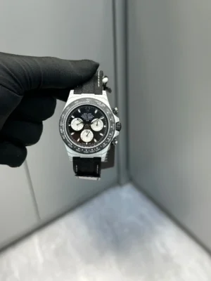 WhatsApp-Image-2025-10-13-at-01.32.09_6d01f5aa Daytona DIW Carbon N6F 1:1 Best Edition featuring a Blue and White Dial, carbon case, fixed carbon tachymeter bezel, black nylon strap, and DD4801 automatic chronograph movement