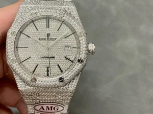 Audemars Piguet Royal Oak 15400ST with a Silver Dial, Iced Out finish, and 41mm case.