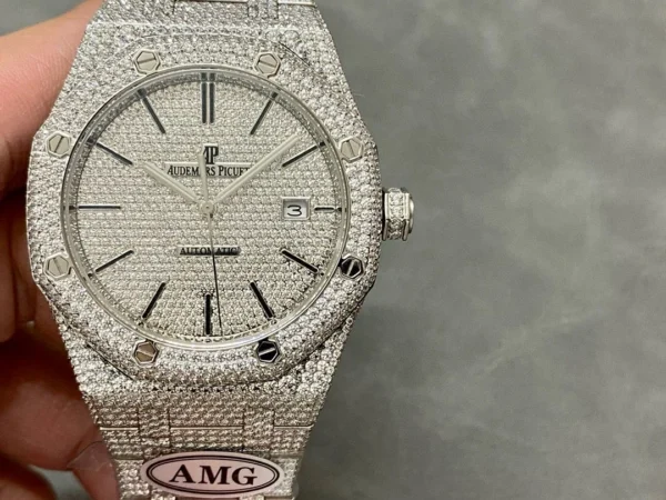 Audemars Piguet Royal Oak 15400ST with a Silver Dial, Iced Out finish, and 41mm case.
